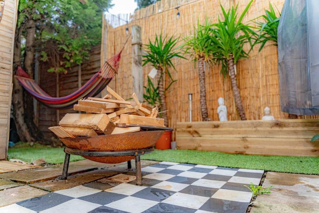 Unique Home W/Garden Hot Tub, Sauna & Cinema Room Londra Exterior foto