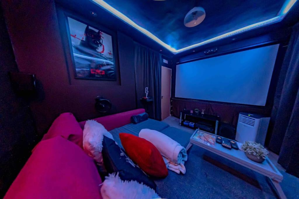 Unique Home W/Garden Hot Tub, Sauna & Cinema Room Londra Exterior foto