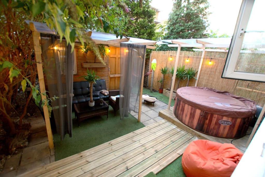 Unique Home W/Garden Hot Tub, Sauna & Cinema Room Londra Exterior foto