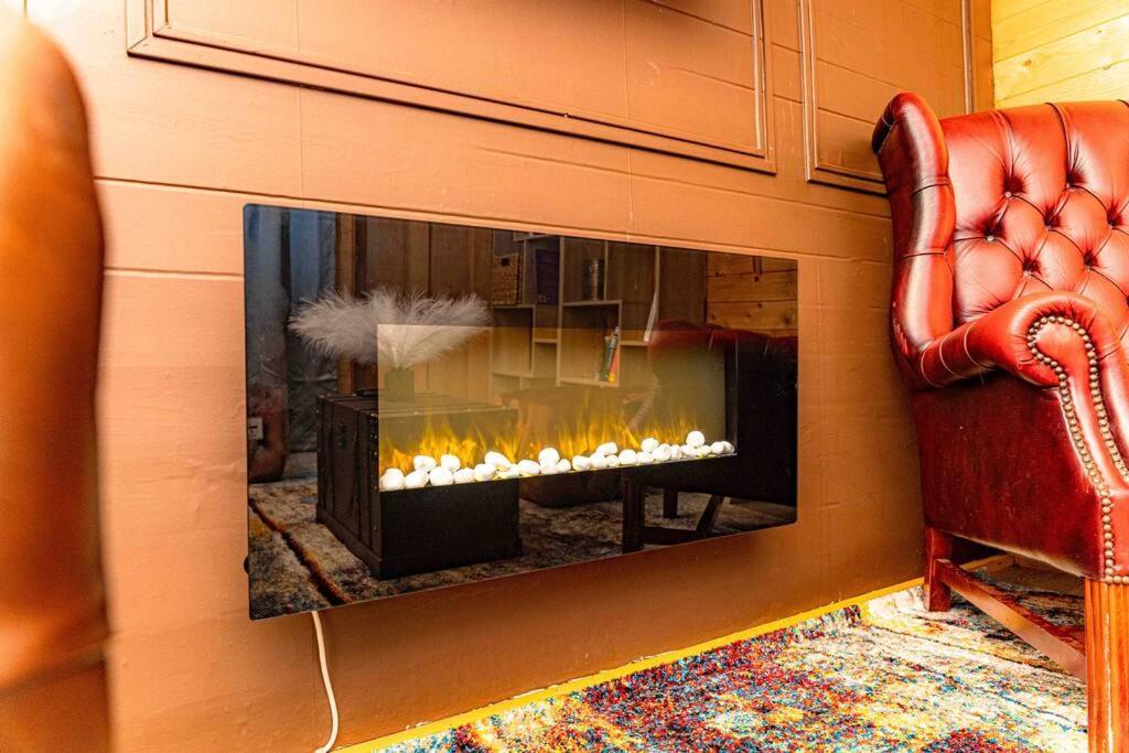 Unique Home W/Garden Hot Tub, Sauna & Cinema Room Londra Exterior foto